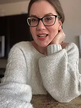 Snapshot of MaiseKnox chatting on February 2025 08:19:02 PM MaiseKnox online show from February 2025 08:19:02 PM