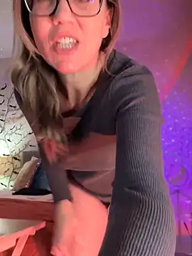 Snapshot of MaiseKnox chatting on March 2025 01:17:02 AM MaiseKnox online show from March 2025 01:17:02 AM