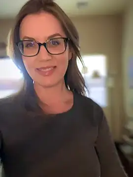 Snapshot of MaiseKnox chatting on September 2025 11:26:01 PM MaiseKnox online show from September 2025 11:26:01 PM
