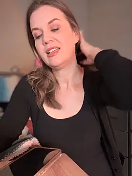 MaiseKnox online show from September 2025 10:02:02 PM