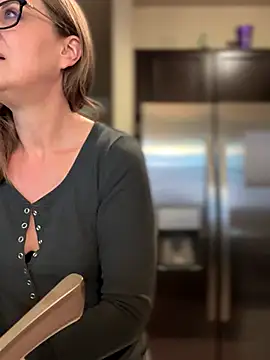 MaiseKnox online show from October 2025 10:51:02 PM