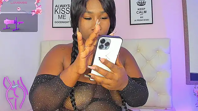 Snapshot of WhitneyWells chatting on October 2025 04:24:01 AM WhitneyWells online show from October 2025 04:24:01 AM