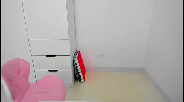 Snapshot of MiaStripDance chatting on December 2024 11:01:02 AM MiaStripDance online show from December 2024 11:01:02 AM