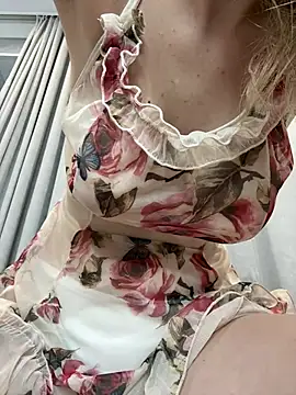 Snapshot of AnikaBest chatting on December 2024 02:32:02 AM AnikaBest online show from December 2024 02:32:02 AM