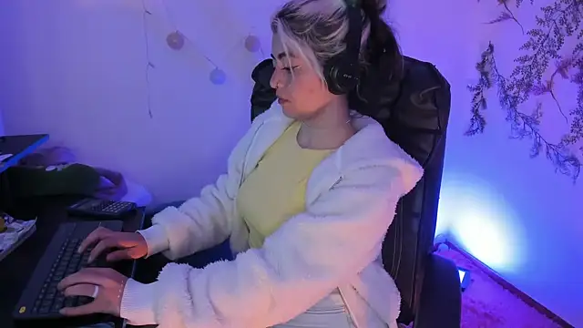 Snapshot of Sammysammy_ chatting on February 2025 04:14:02 AM Sammysammy online show from February 2025 04:14:02 AM