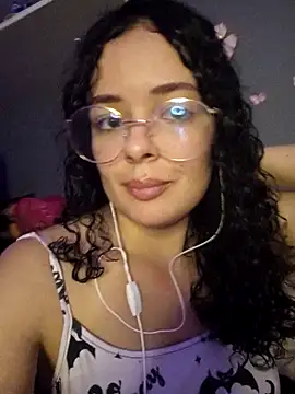 Snapshot of NinaSweet2 chatting on February 2025 03:45:02 AM NinaSweet2 online show from February 2025 03:45:02 AM