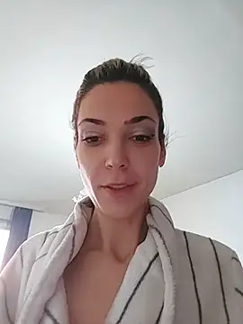 Snapshot of JoLeNe27 chatting on December 2025 06:20:02 AM JoLeNe27 online show from December 2025 06:20:02 AM