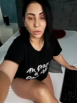 Snapshot of charrlote_love chatting on May 2026 02:11:01 PM charrlote love online show from May 2026 02:11:01 PM