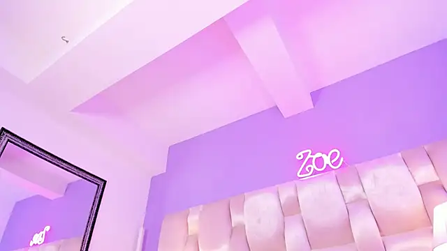 Snapshot of Zoe_Evans_ chatting on December 2024 03:32:01 PM Zoe Evans online show from December 2024 03:32:01 PM