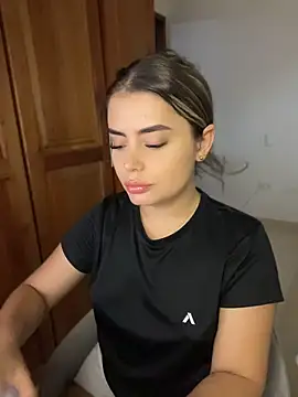Snapshot of Miss_valeriaa chatting on April 2026 10:07:02 PM Miss valeriaa online show from April 2026 10:07:02 PM