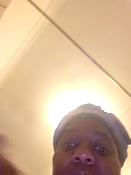 Snapshot of Galcraze chatting on December 2025 08:38:02 PM Galcraze online show from December 2025 08:38:02 PM