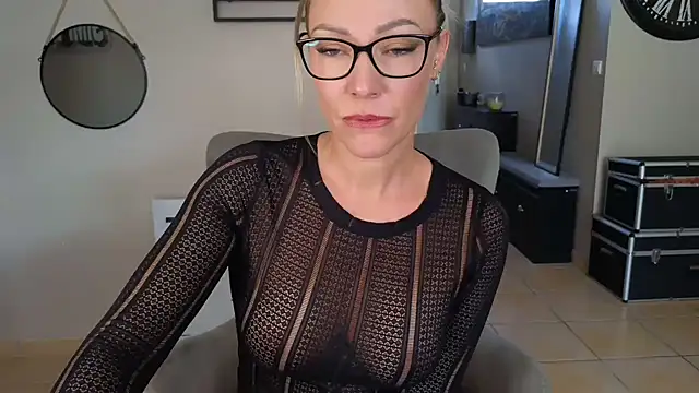 Snapshot of Sacha-xx chatting on September 2025 11:47:01 AM Sacha-xx online show from September 2025 11:47:01 AM