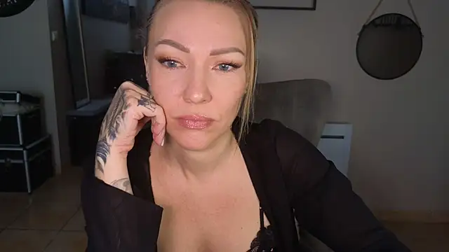 Sacha-xx online show from February 2026 08:43:01 AM