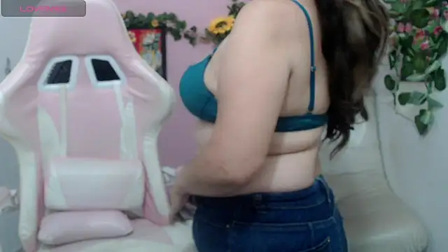 Snapshot of stepmother_105 chatting on March 2026 03:29:01 PM stepmother 105 online show from March 2026 03:29:01 PM