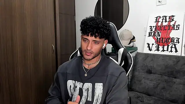 Alessandro Vanni online show from September 2025 02:06:01 AM