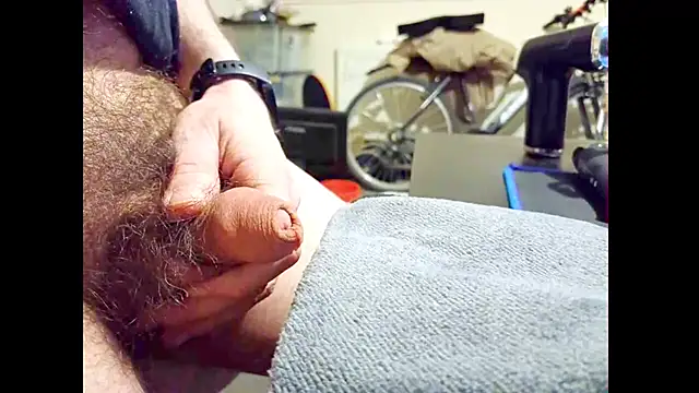 hairyuncut00 online show from April 2026 08:18:01 PM