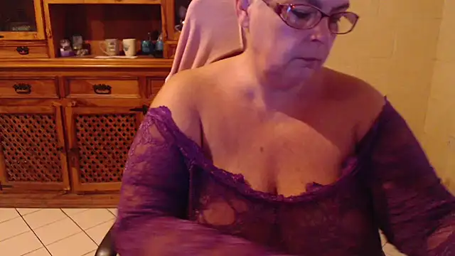 Snapshot of MISS_LINDAH chatting on October 2025 05:08:01 AM MISS LINDAH online show from October 2025 05:08:01 AM