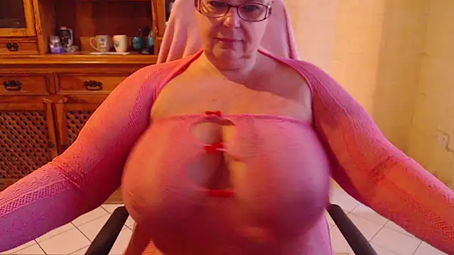 Snapshot of MISS_LINDAH chatting on October 2025 05:41:02 AM MISS LINDAH online show from October 2025 05:41:02 AM