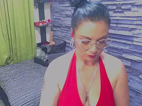 Snapshot of Cruela_deviil chatting on March 2025 08:21:02 AM Cruela deviil online show from March 2025 08:21:02 AM