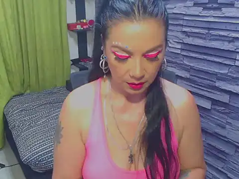 Snapshot of Cruela_deviil chatting on March 2025 06:47:01 PM Cruela deviil online show from March 2025 06:47:01 PM