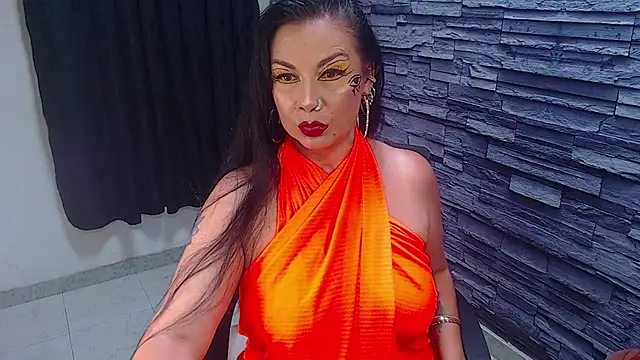 Snapshot of Cruela_deviil chatting on November 2025 06:40:02 PM Cruela deviil online show from November 2025 06:40:02 PM