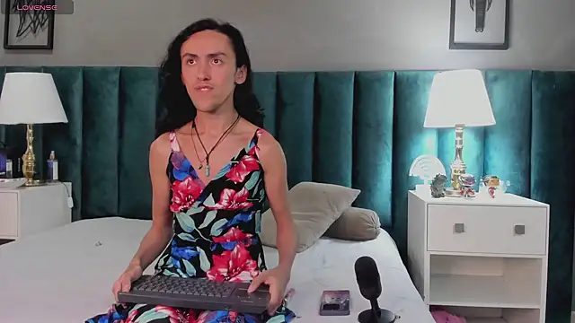 Snapshot of Karol_fenixx chatting on January 2025 10:16:02 PM Karol fenixx online show from January 2025 10:16:02 PM