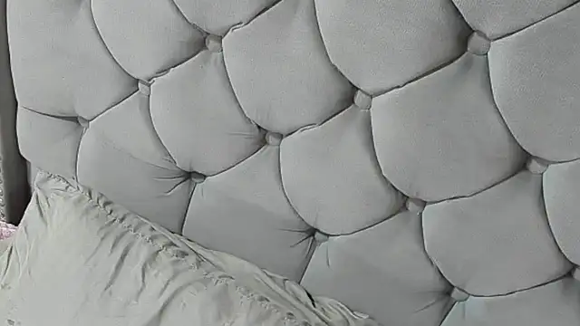 Imannejulienne online show from March 2026 11:44:01 PM