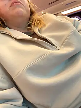 Blueskiiis3 online show from October 2025 02:43:02 AM