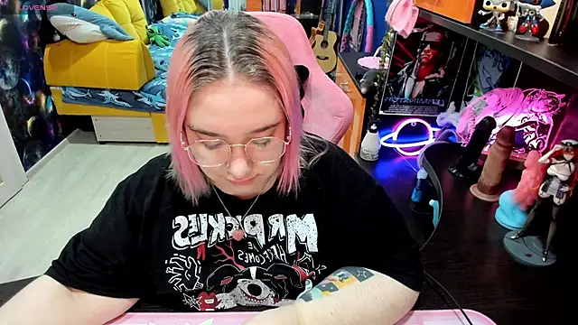 Softie Sofy online show from October 2025 02:01:02 AM