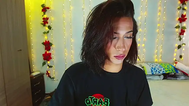 Snapshot of Kenisha_Sweet chatting on January 2025 04:43:01 AM Kenisha Sweet online show from January 2025 04:43:01 AM