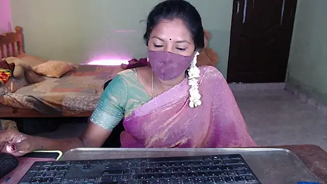 Snapshot of Novapol chatting on April 2026 06:00:02 AM Novapol online show from April 2026 06:00:02 AM