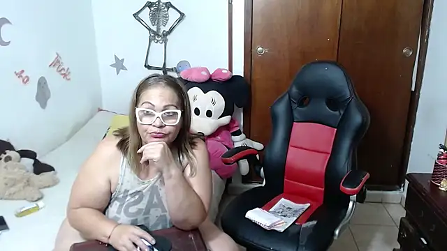 Snapshot of Britney-22 chatting on October 2025 12:00:02 AM Britney-22 online show from October 2025 12:00:02 AM