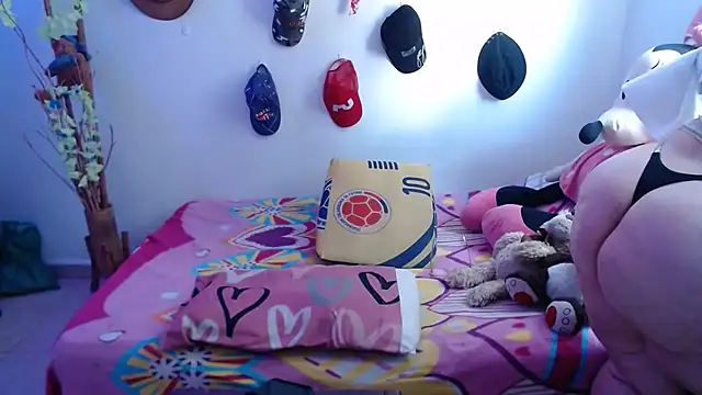 Snapshot of Britney-22 chatting on March 2026 12:54:02 PM Britney-22 online show from March 2026 12:54:02 PM