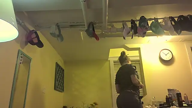 MaddisonX online show from December 2025 06:51:01 AM