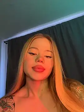 curchez  online show from December 2024 09:00:02 PM