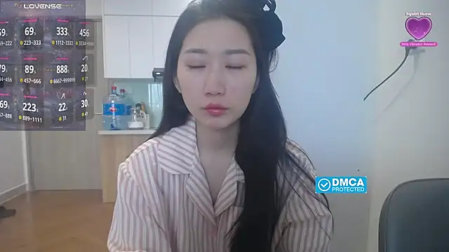 Snapshot of Asiagirll chatting on December 2025 01:11:01 AM Asiagirll online show from December 2025 01:11:01 AM