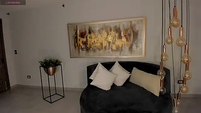 AbellaCroft online show from November 2025 01:06:01 PM