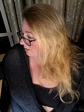 Snapshot of Iceprincess2bad4u chatting on February 2026 06:14:01 PM Iceprincess2bad4u online show from February 2026 06:14:01 PM