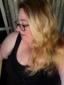 Snapshot of Iceprincess2bad4u chatting on February 2026 06:37:02 PM Iceprincess2bad4u online show from February 2026 06:37:02 PM