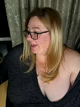 Snapshot of Iceprincess2bad4u chatting on February 2026 06:42:01 PM Iceprincess2bad4u online show from February 2026 06:42:01 PM