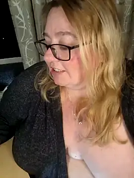 Snapshot of Iceprincess2bad4u chatting on March 2026 05:37:02 PM Iceprincess2bad4u online show from March 2026 05:37:02 PM