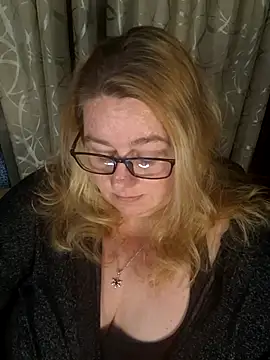 Snapshot of Iceprincess2bad4u chatting on March 2026 06:25:01 PM Iceprincess2bad4u online show from March 2026 06:25:01 PM