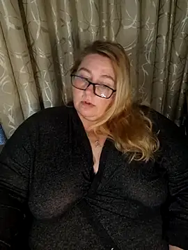 Snapshot of Iceprincess2bad4u chatting on March 2026 05:28:01 PM Iceprincess2bad4u online show from March 2026 05:28:01 PM