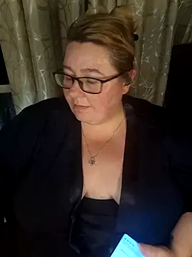 Snapshot of Iceprincess2bad4u chatting on March 2026 06:13:01 PM Iceprincess2bad4u online show from March 2026 06:13:01 PM