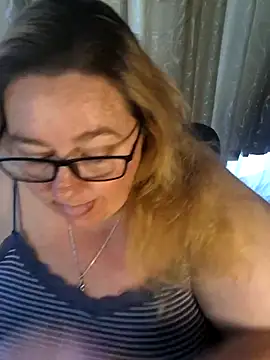 Snapshot of Iceprincess2bad4u chatting on April 2026 05:23:01 AM Iceprincess2bad4u online show from April 2026 05:23:01 AM