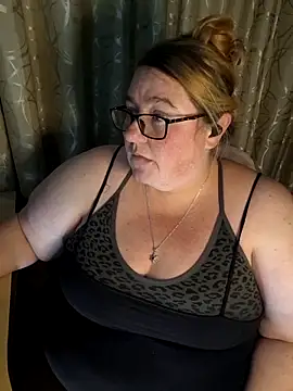 Snapshot of Iceprincess2bad4u chatting on June 2026 06:07:01 PM Iceprincess2bad4u online show from June 2026 06:07:01 PM