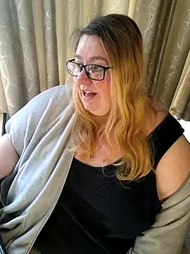 Snapshot of Iceprincess2bad4u chatting on June 2026 06:16:02 AM Iceprincess2bad4u online show from June 2026 06:16:02 AM