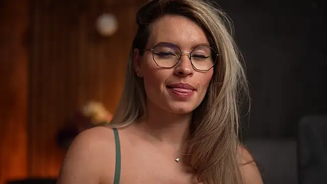 Snapshot of BrandyWhite chatting on February 2025 07:44:01 AM BrandyWhite online show from February 2025 07:44:01 AM