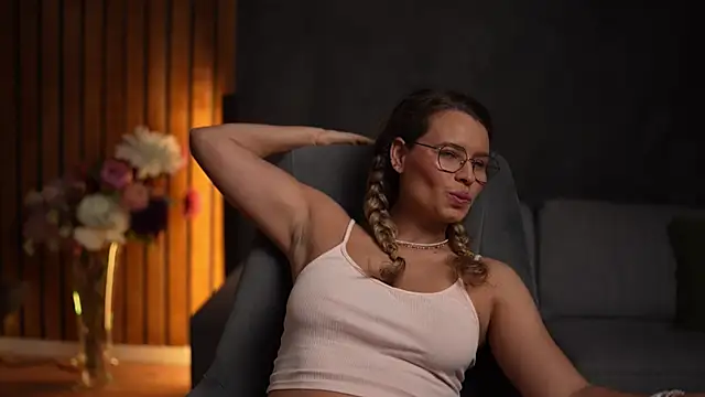 Snapshot of BrandyWhite chatting on October 2025 04:34:02 AM BrandyWhite online show from October 2025 04:34:02 AM