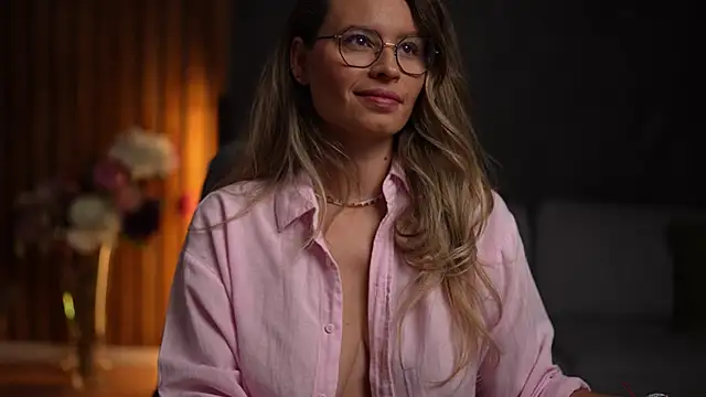 Snapshot of BrandyWhite chatting on October 2025 04:38:01 AM BrandyWhite online show from October 2025 04:38:01 AM